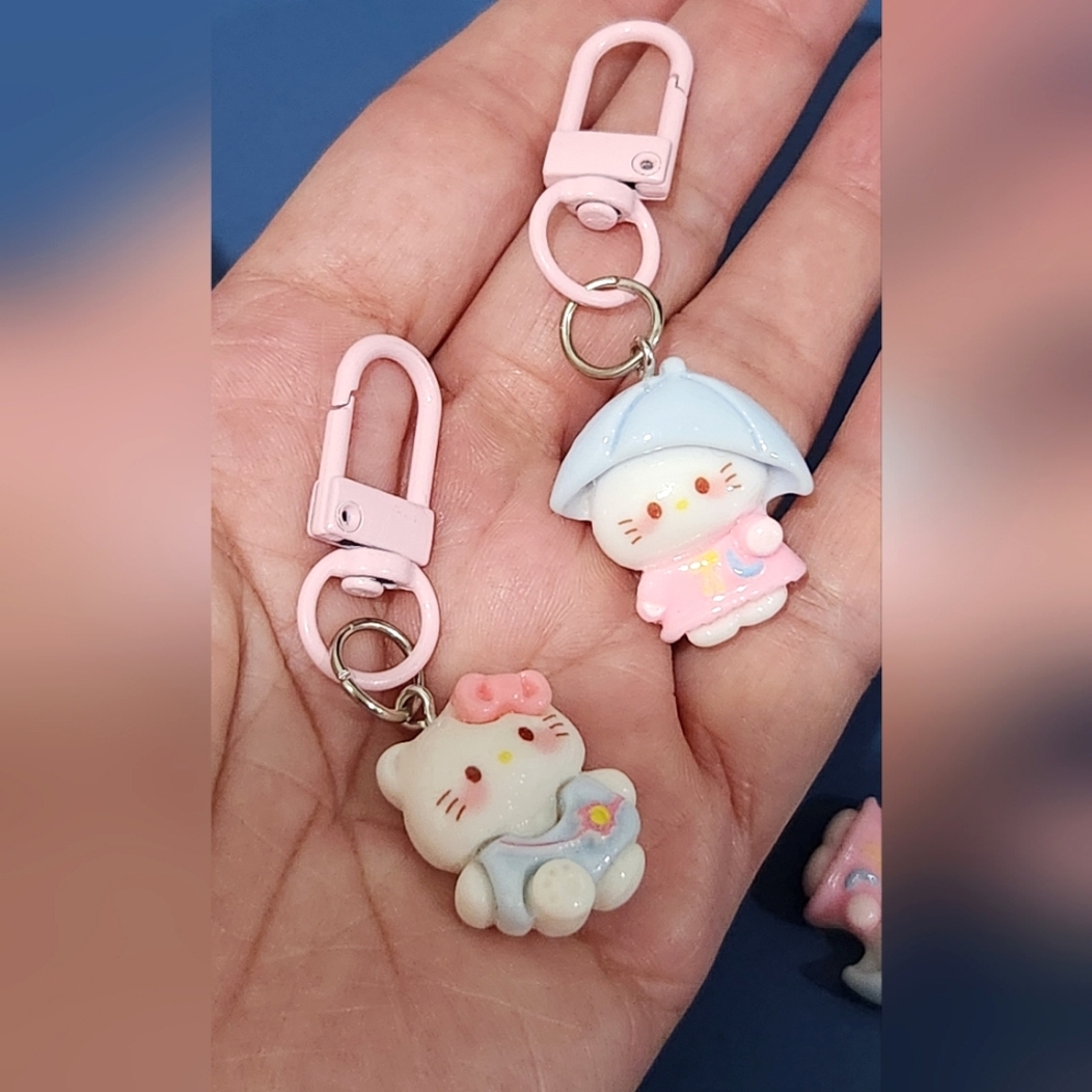 3/$20 : 2 Pieces Cutie Hello Kitty Keychain Charms